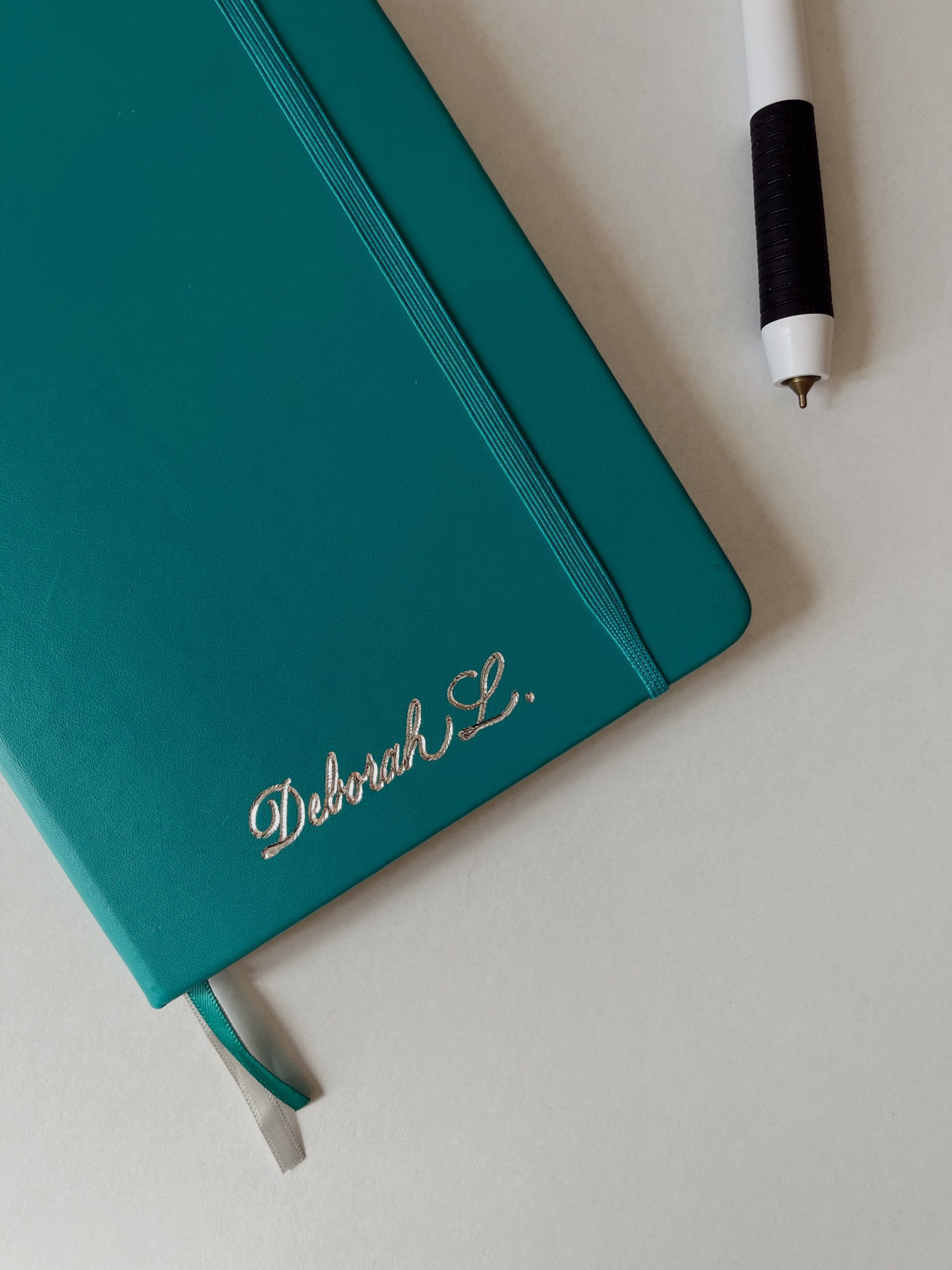 Personalizzazione agenda con calligrafia laminazione a caldo hot foiling