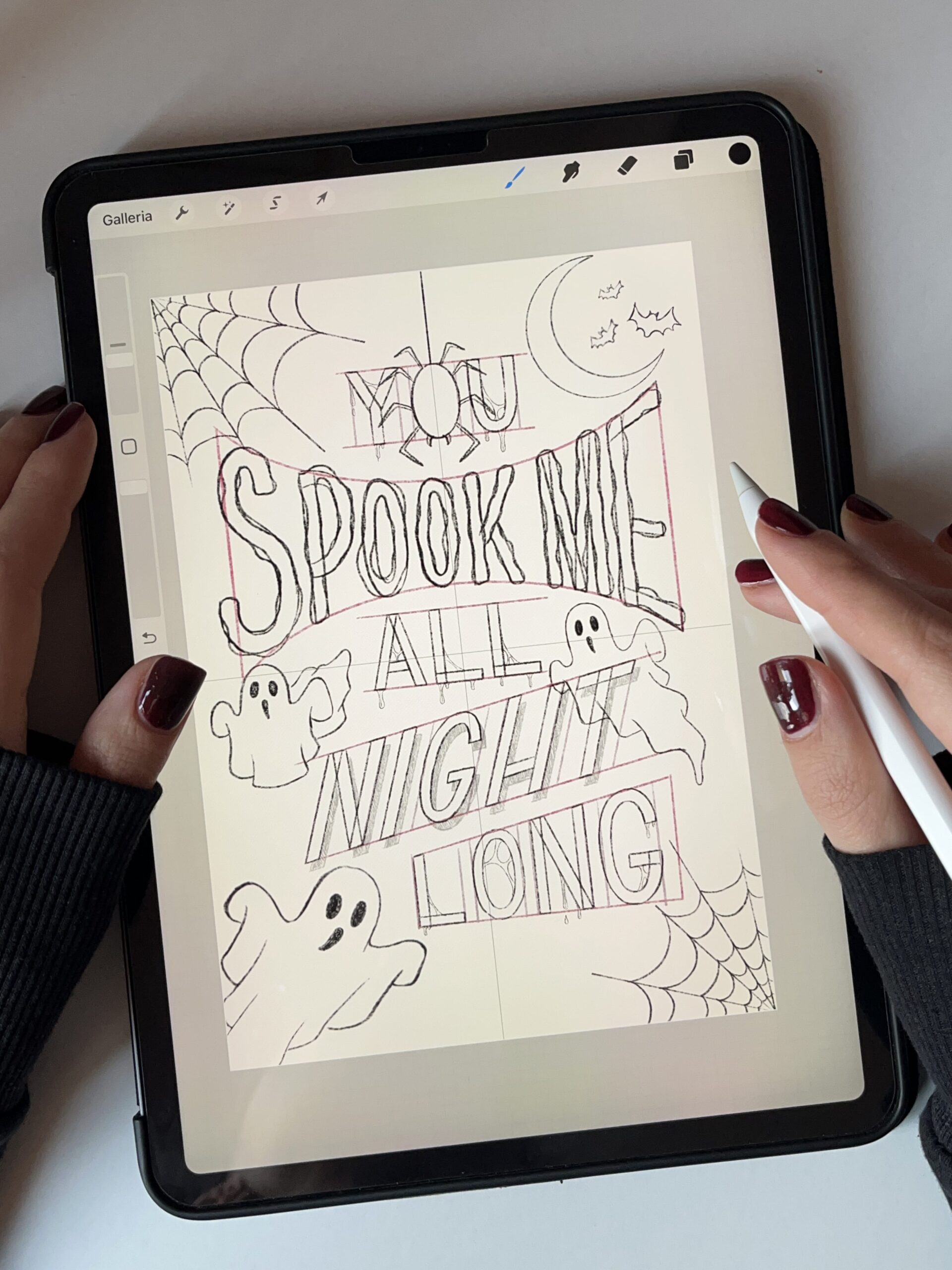 Bozza lettering digitale per biglietto di auguri, frase di Halloween You spook me all night long disegnata a mano