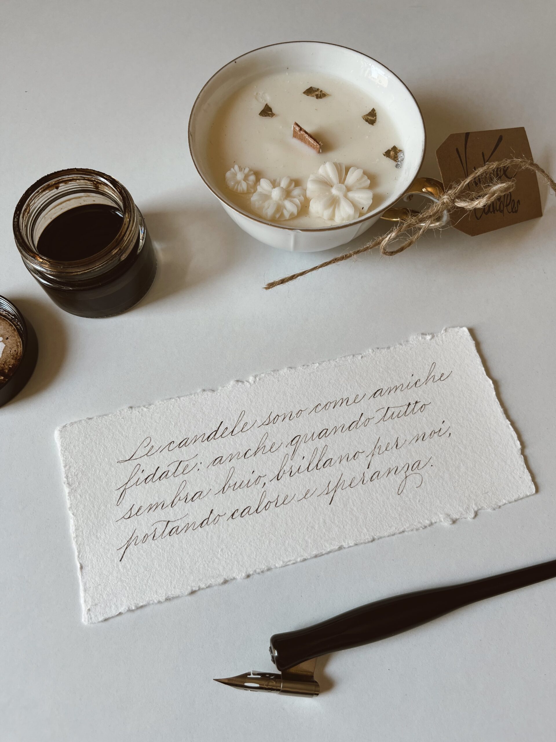 Biglietto scritto a mano in calligrafia carta artigianale
