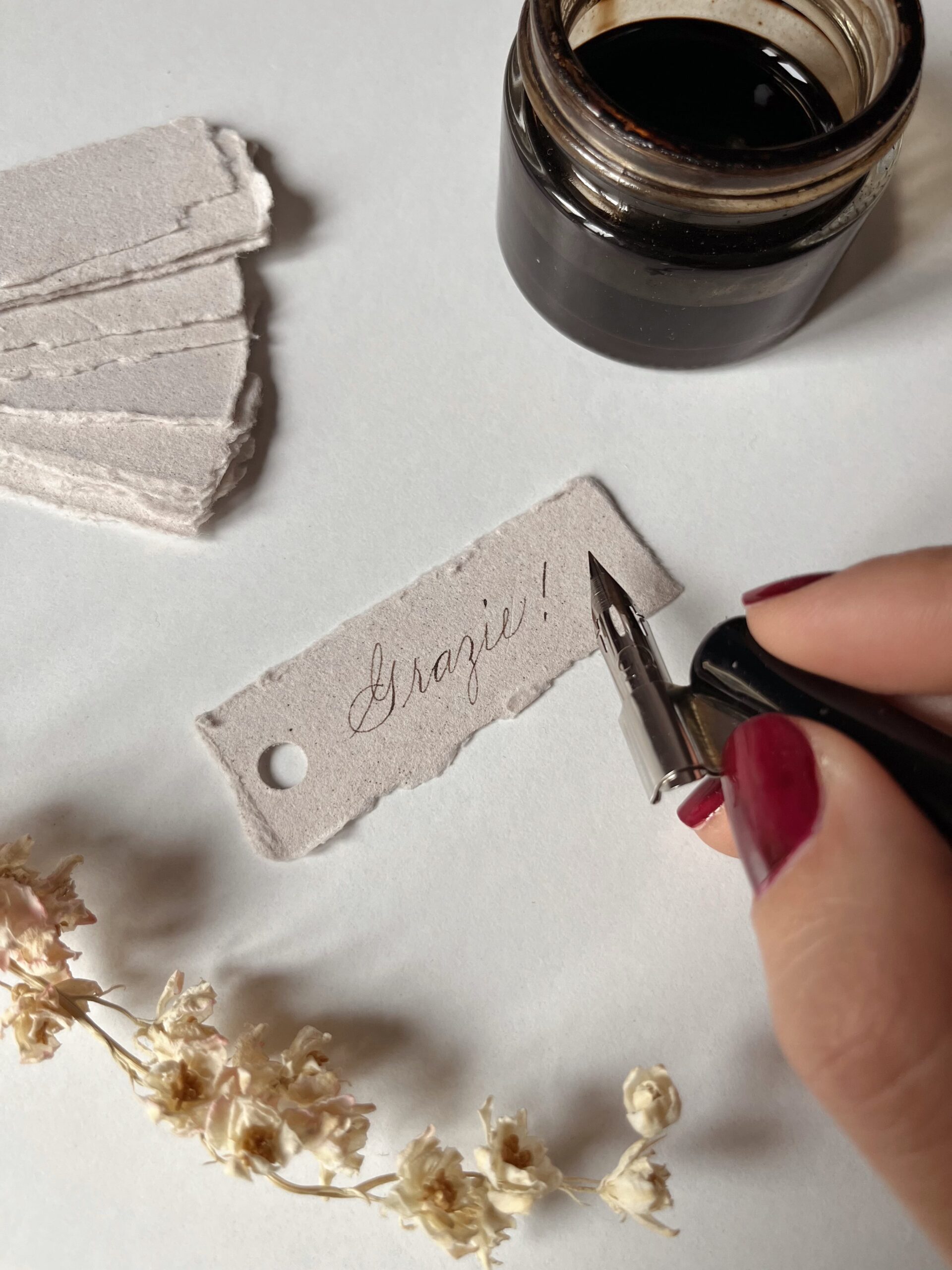 Biglietti bomboniere Biglietti bomboniere di ringraziamento scritti a mano in calligrafia